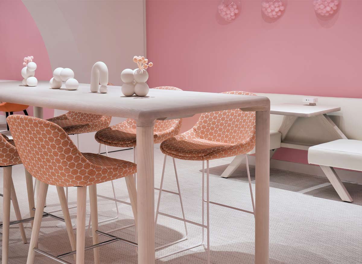 Conduit-Meeting-Table-with-Hoom-Stools-II